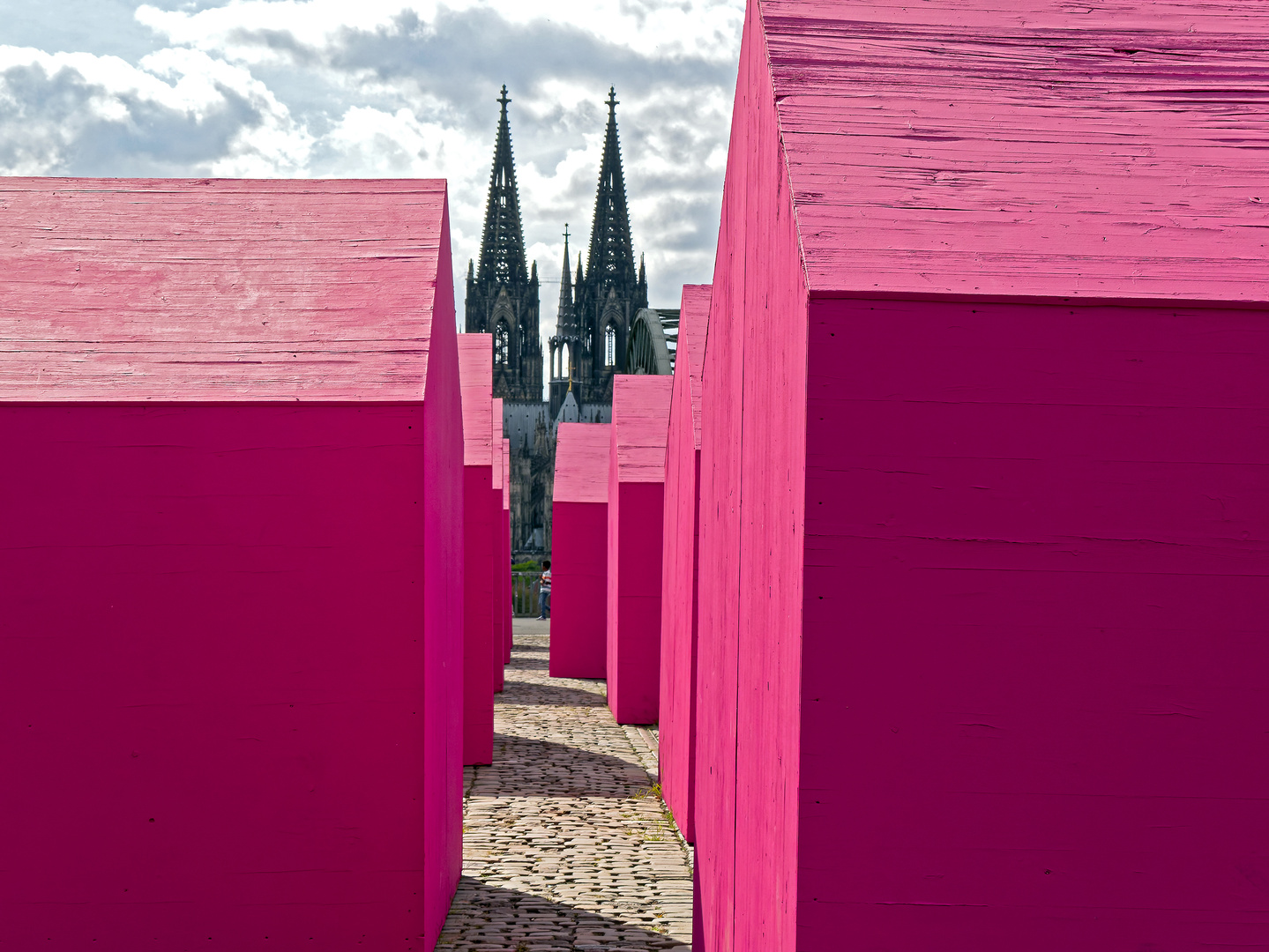 Hausskulpturen in Köln Deutz.