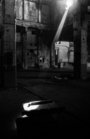 Einsamer Lichtstrahl in der Papierfabrik