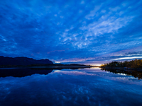 Blaue Stunde am Fjord