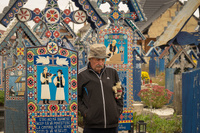 Nachdenklich im Land der lachenden Gräber