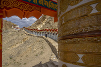 Abwärts im Strom der Gebetsmühlen