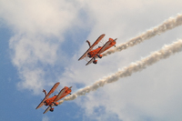 Frauen auf Doppeldecker Airshow Luxemburg in Bitburg * Jürgen Guhlke
